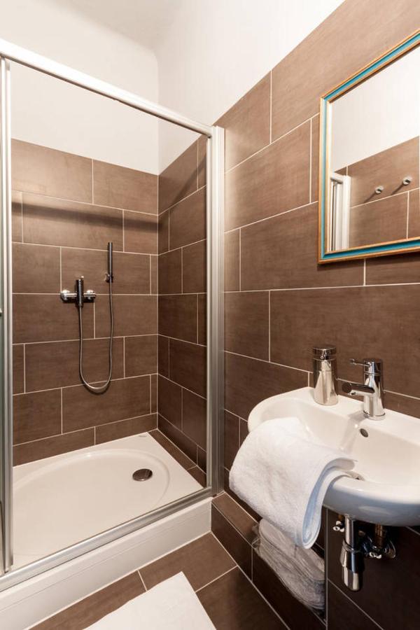 Europe Heart Apartment For 9 بودابست المظهر الخارجي الصورة